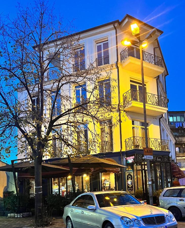 Amo'S Hotel Shkodër エクステリア 写真