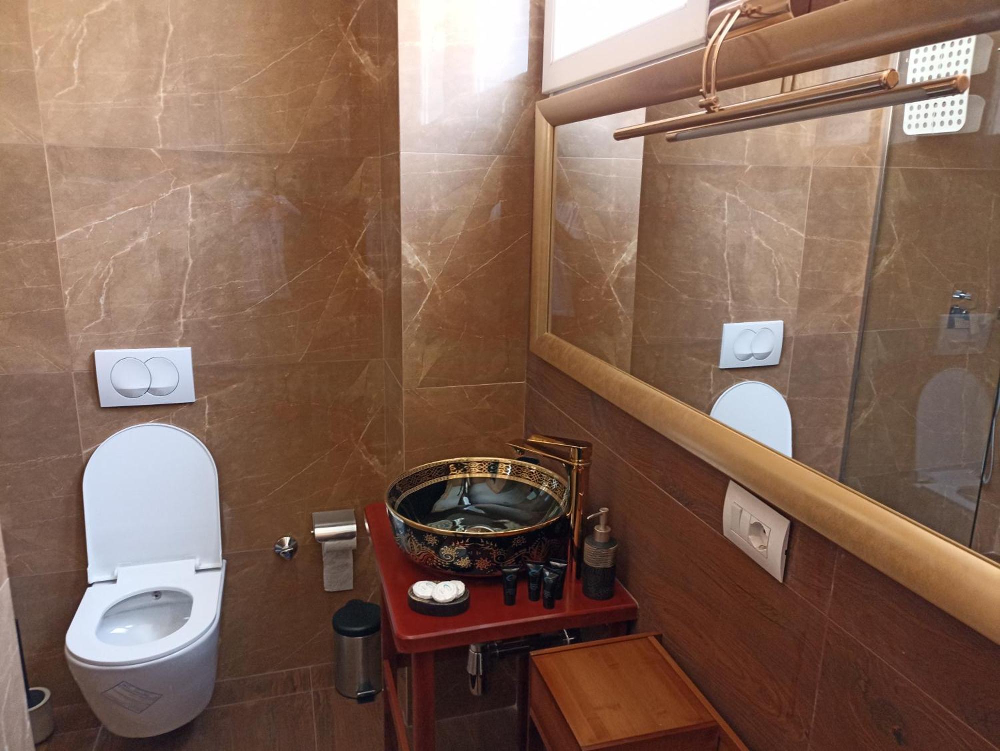 Amo'S Hotel Shkodër エクステリア 写真