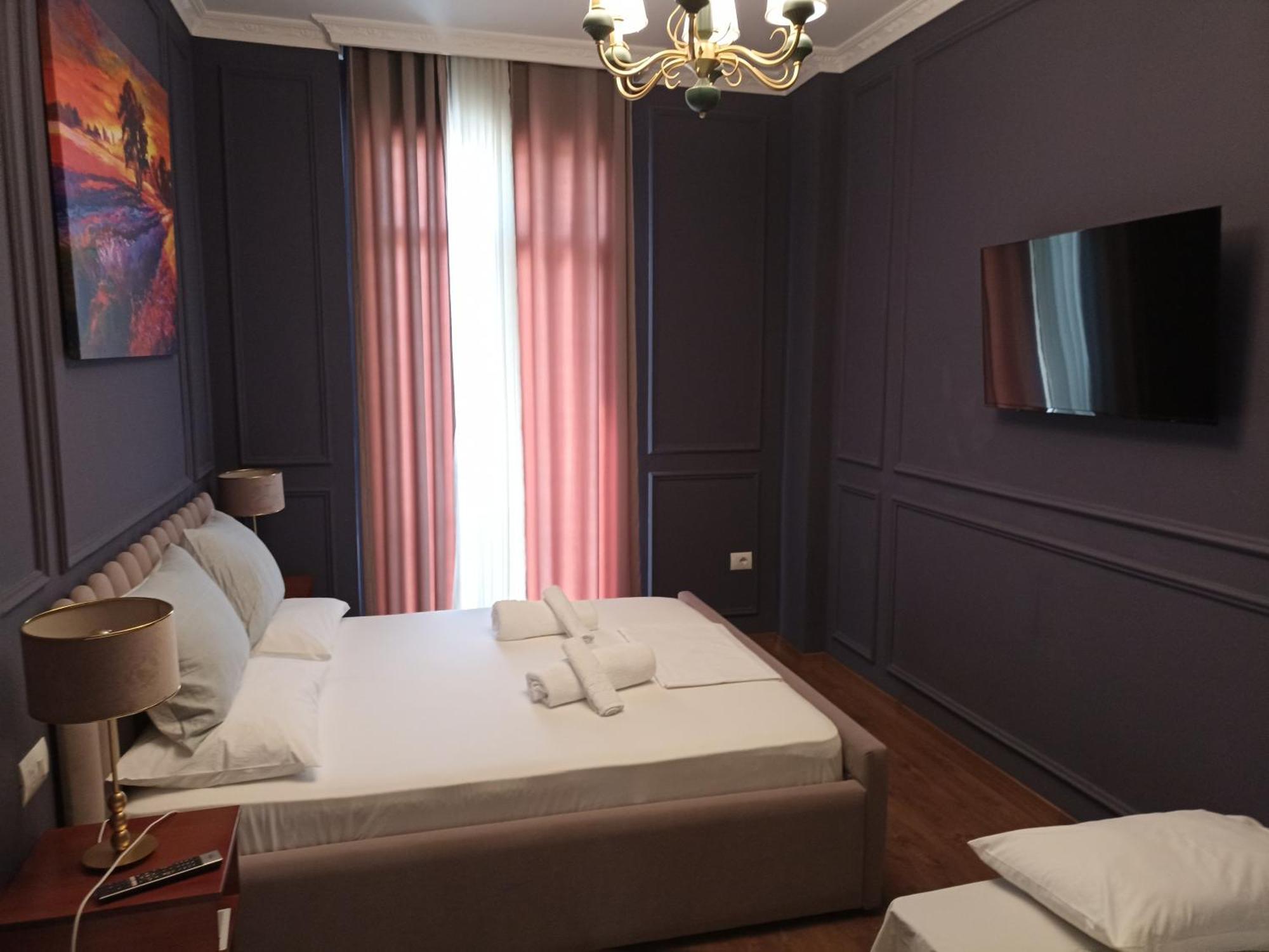 Amo'S Hotel Shkodër エクステリア 写真