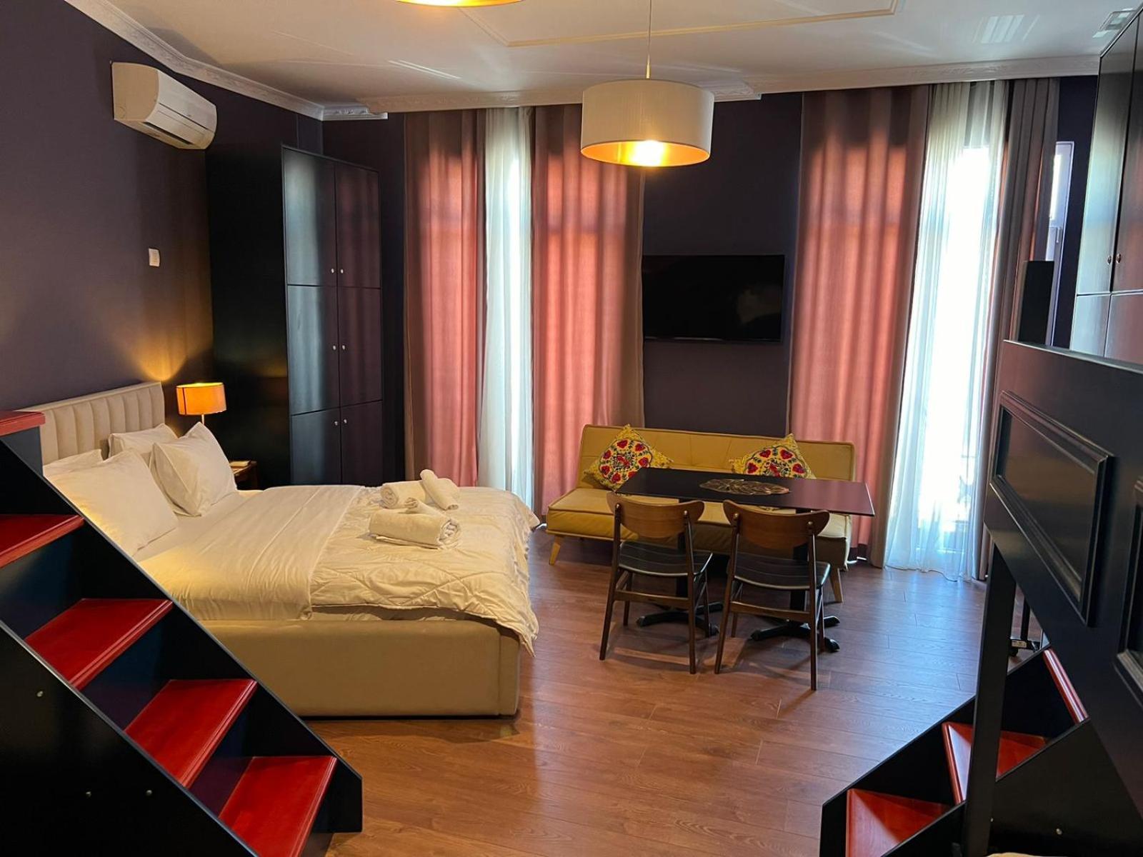Amo'S Hotel Shkodër エクステリア 写真