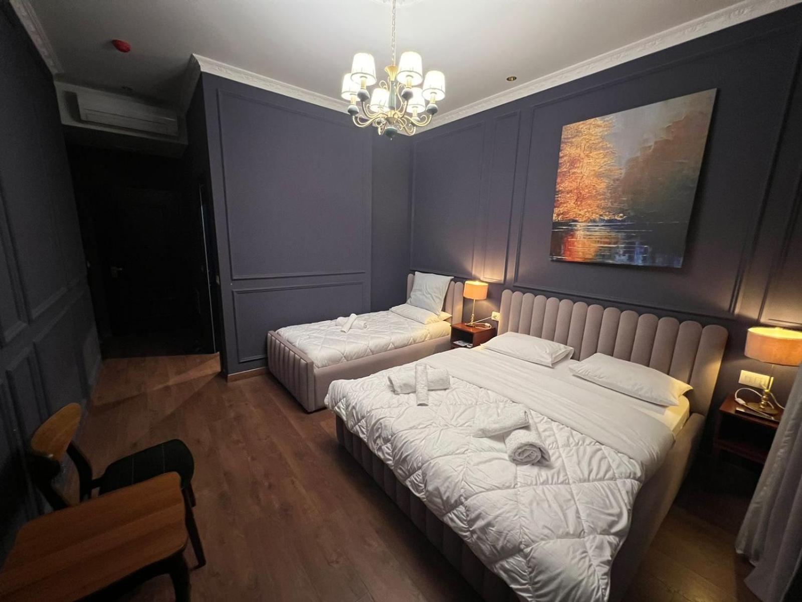 Amo'S Hotel Shkodër エクステリア 写真